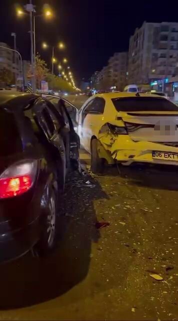 DİYARBAKIR’DA ÜÇ ARACIN ÇARPIŞMASI SONUCU MEYDANA GELEN TRAFİK KAZASINDA 3 KİŞİ...