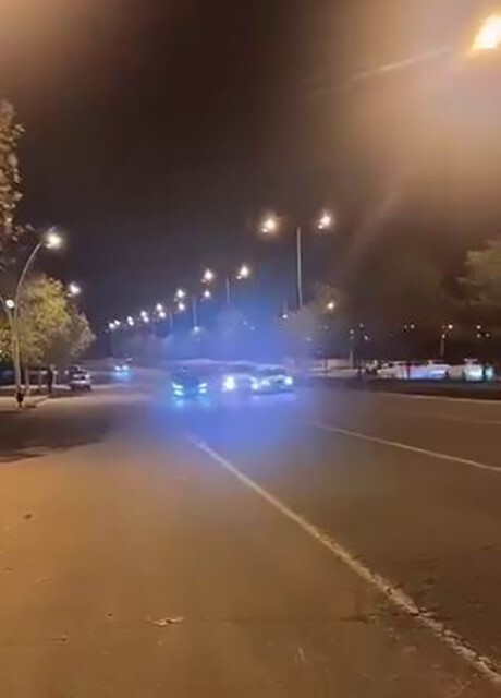 DİYARBAKIR’DA YOLDAN GEÇEN ARAÇLARI ÇEKEN VATANDAŞLAR, BU SIRADA ÜÇ ARACIN KARIŞTIĞI ZİNCİRLEME...