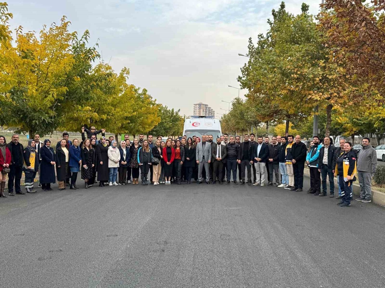 DİYARBAKIR İL SAĞLIK MÜDÜRLÜĞÜ, ACİL SAĞLIK HAFTASI’NDA FERMUAR SİSTEMİNİN ÖNEMİNİ TRAFİKTE...
