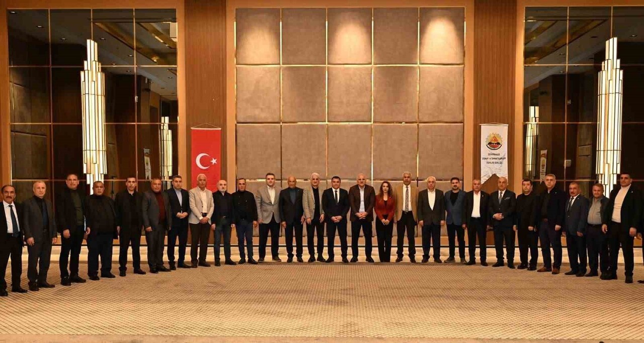 DİYARBAKIR VALİSİ MURAT ZORLUOĞLU, DİYARBAKIR ESNAF VE SANATKARLAR ODASINA (DESOB) BAĞLI ODA...