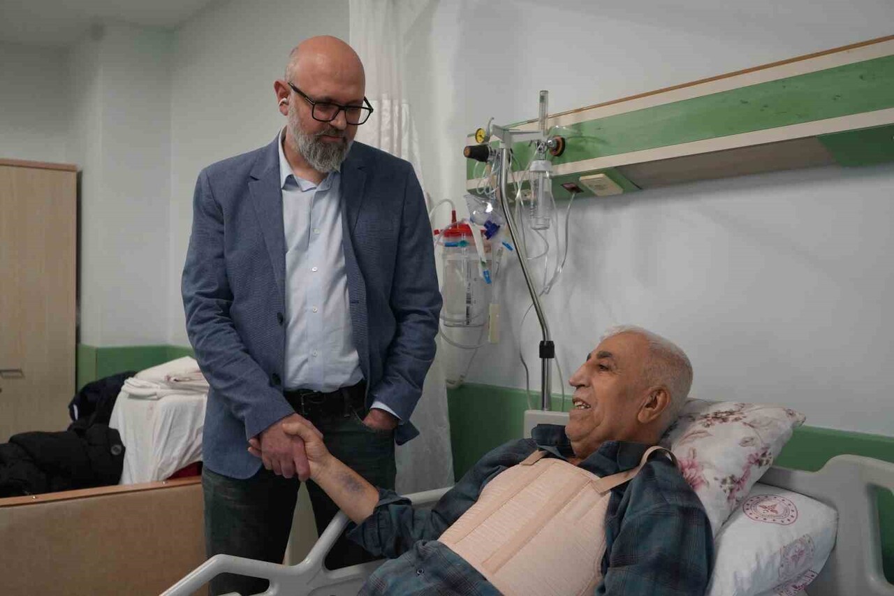 DÜNYANIN İLERİ MERKEZLERİNDE UYGULANABİLEN VE YÜKSEK DENEYİM GEREKTİREN HİBRİT AORT CERRAHİSİ...