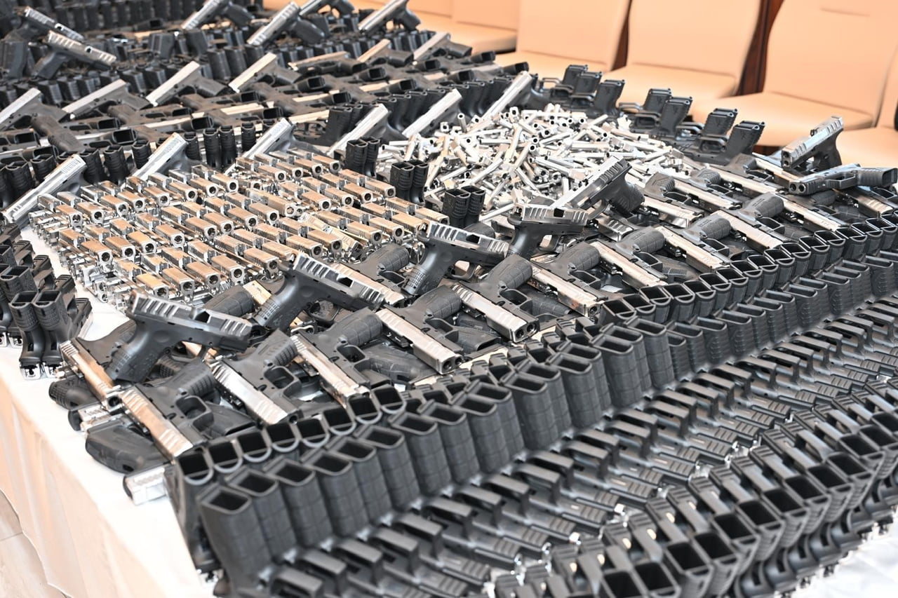 DÜZCE'DE DURDURULAN YOLCU OTOBÜSÜNDE, İSTANBUL'A SEVKİYATI YAPILAN 46 BİN 655 SİLAH PARÇASI ELE...