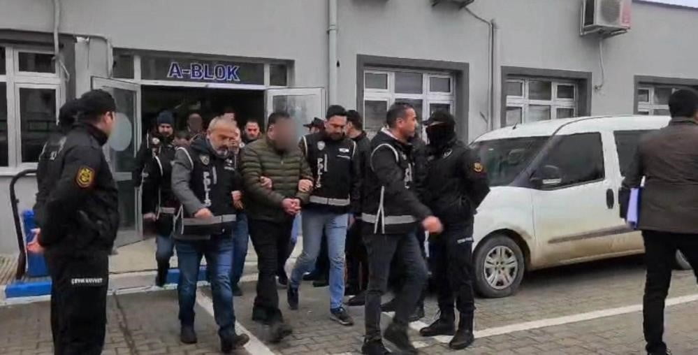 DÜZCE'DE DURDURULAN YOLCU OTOBÜSÜNDE, İSTANBUL'A SEVKİYATI YAPILAN 46 BİN 655 SİLAH PARÇASI ELE...