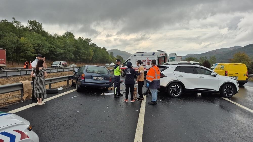 DÜZCE'DE ON BİR AYDA 2 BİN 471 TRAFİK KAZASI MEYDANA GELDİ. (ARŞİV)