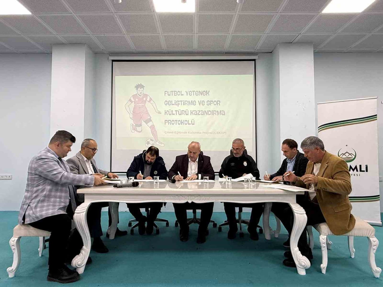 DÜZCE'NİN ÇİLİMLİ İLÇESİNDE BELEDİYE VE İLGİLİ KURUMLAR İLE SPOR OKULLARI ARASINDA "EĞİTİMDE...