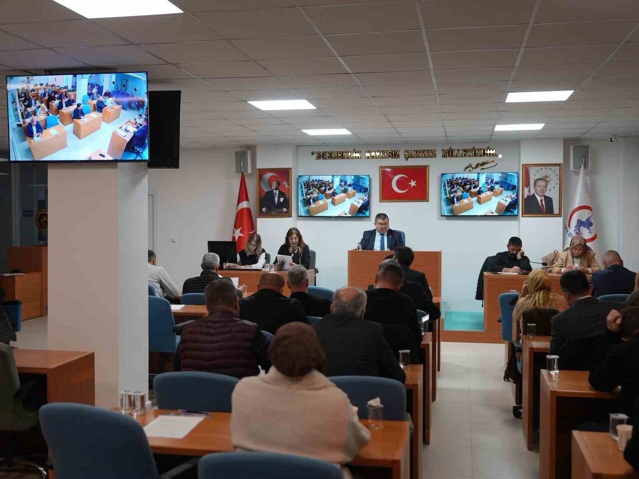 DÜZCE BELEDİYE MECLİSİ BÜTÇE DÜZENLEMELERİ, İMAR DEĞİŞİKLİKLERİ VE ÇALIŞMA YÖNETMELİKLERİNİN DE...