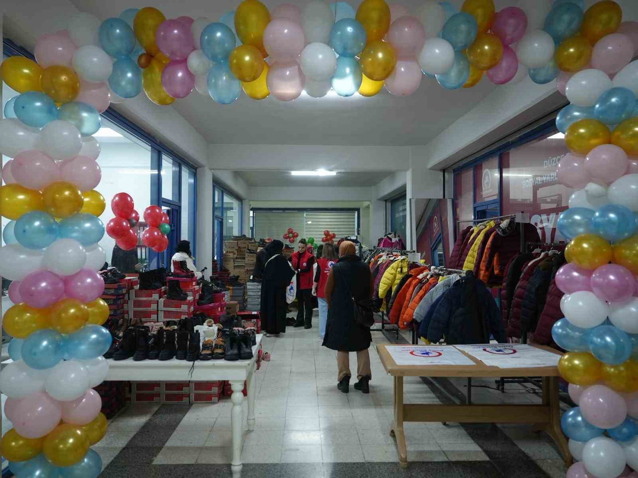 DÜZCE BELEDİYESİ, İHTİYAÇ SAHİBİ DEZAVANTAJLI GRUPLARA AYNİ DESTEKLERİNİ SÜRDÜRÜYOR. SOSYAL...