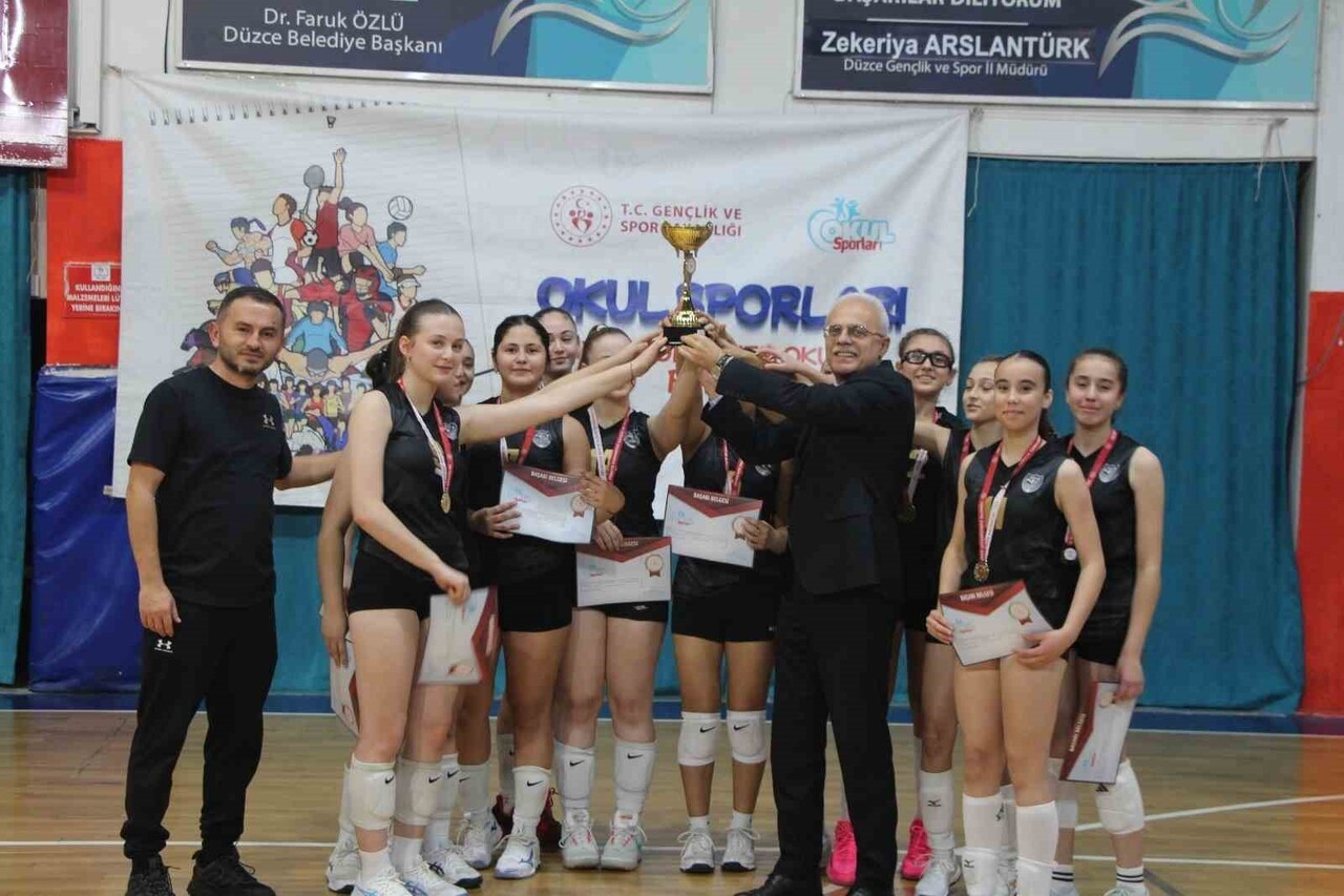 DÜZCE’DE GERÇEKLEŞTİRİLEN OKUL SPORLARI YILDIZ KIZLAR VOLEYBOL MÜSABAKALARI, 18 TEMMUZ SPOR...