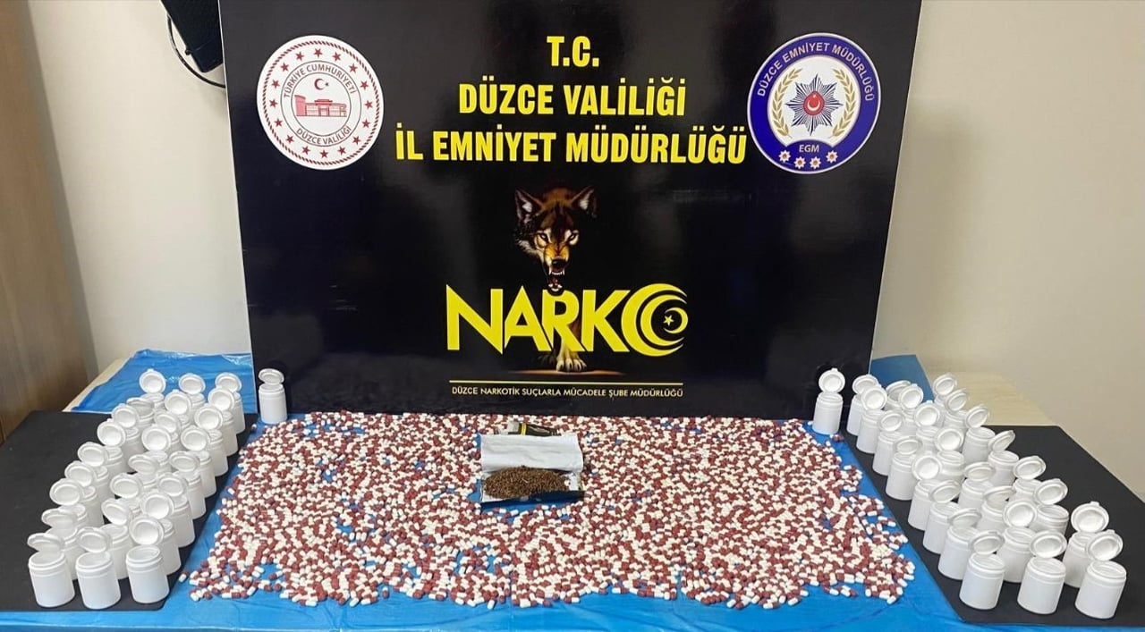 DÜZCE İL EMNİYET MÜDÜRLÜĞÜ NARKOTİK SUÇLARLA MÜCADELE ŞUBE MÜDÜRLÜĞÜ EKİPLERİNİN, ŞEHİR MERKEZİNDE...
