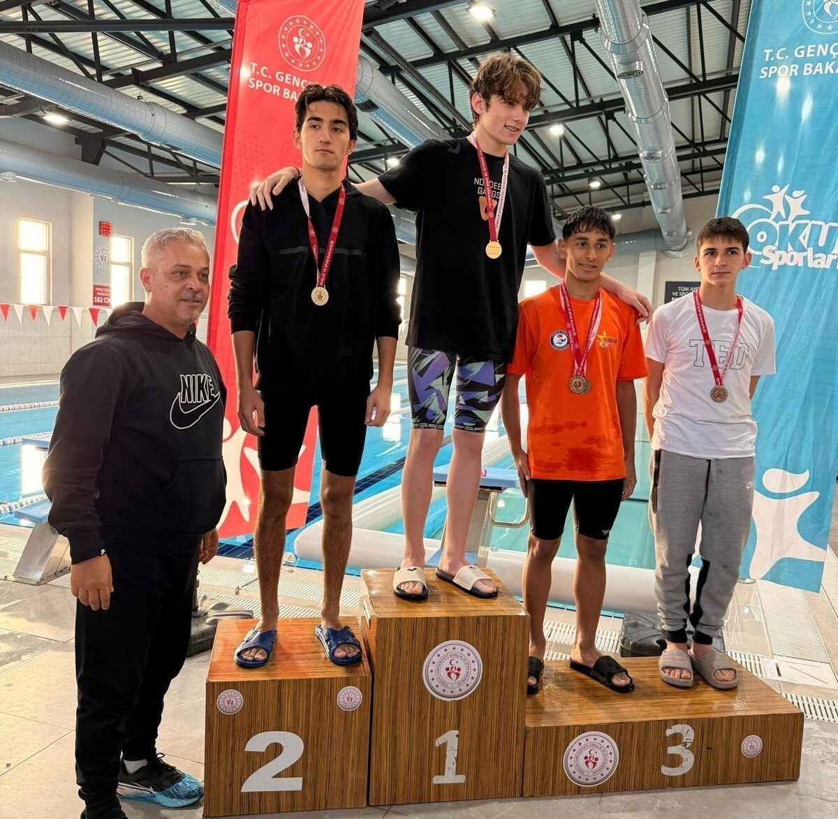 DÜZCE OKUL SPORLARI GENÇLER YÜZME MÜSABAKALARI ÇİLİMLİ YÜZME HAVUZUNDA...