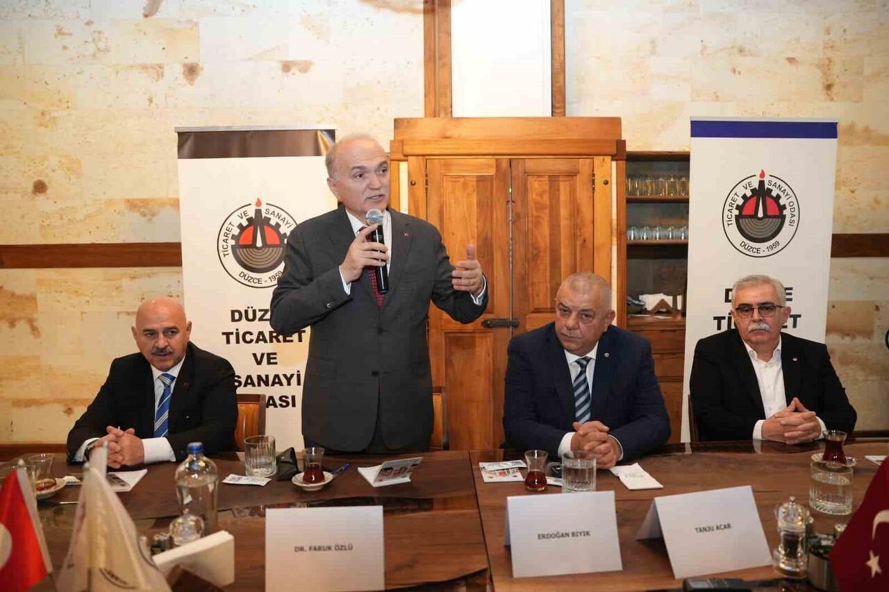 DÜZCE TİCARET VE SANAYİ ODASI (DTSO) YÜKSEK İSTİŞARE KURULU DÜZENLENEN TOPLANTIDA BİR ARAYA...