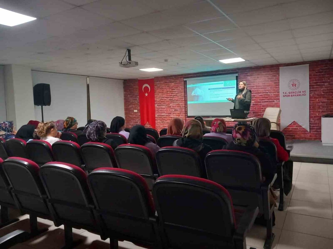 DÜZCE ÜNİVERSİTESİNDE OKUYAN ÖĞRENCİLERİN KALDIĞI ZAHİDÜL KEVSERİ VE MAHPEYKER SULTAN YURDUNDA...