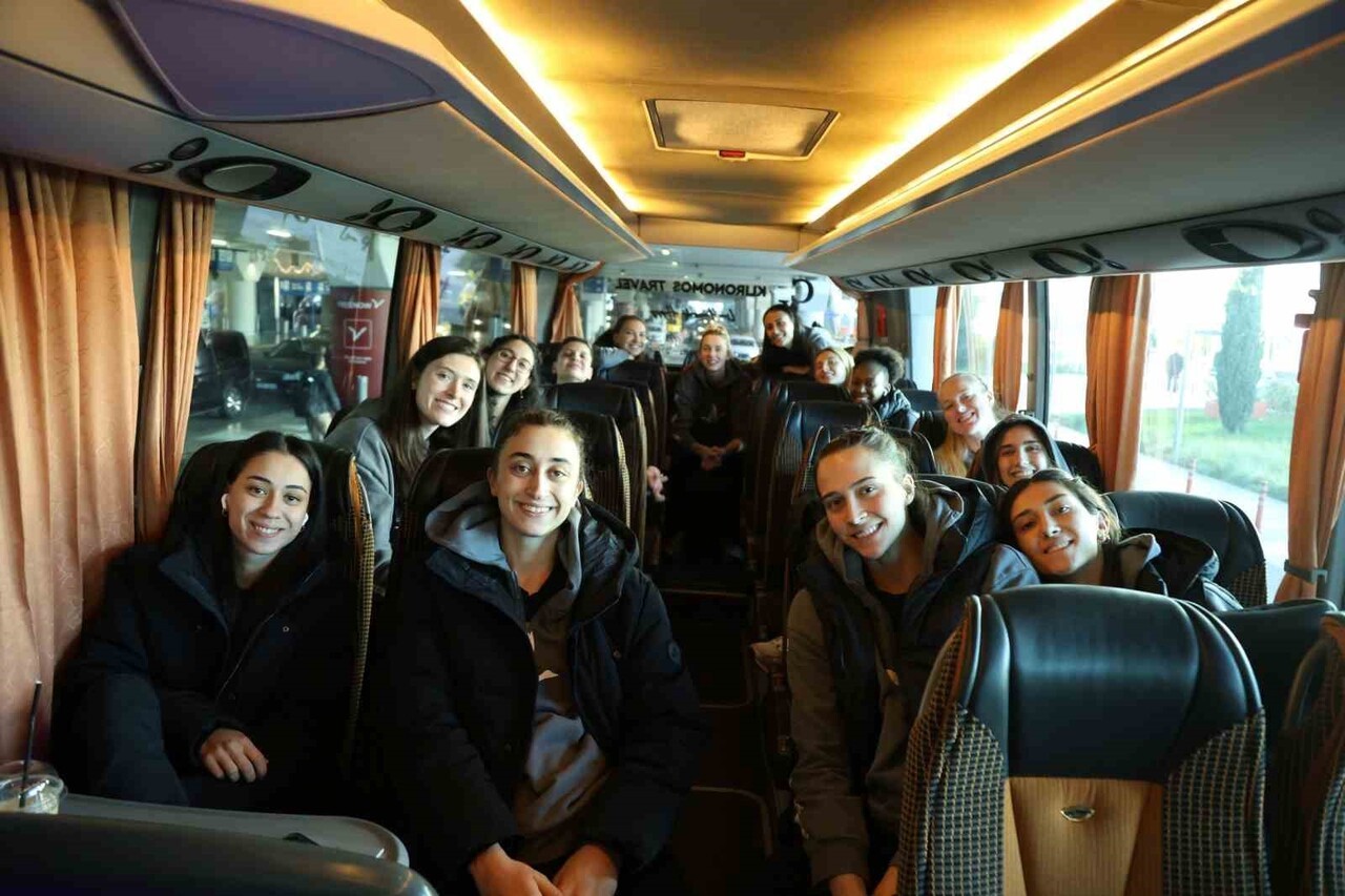 ECZACIBAŞI DYNAVİT, CEV ZEREN GROUP ŞAMPİYONLAR LİGİ C GRUBU İKİNCİ MAÇINDSA YUNAN EKİBİ...