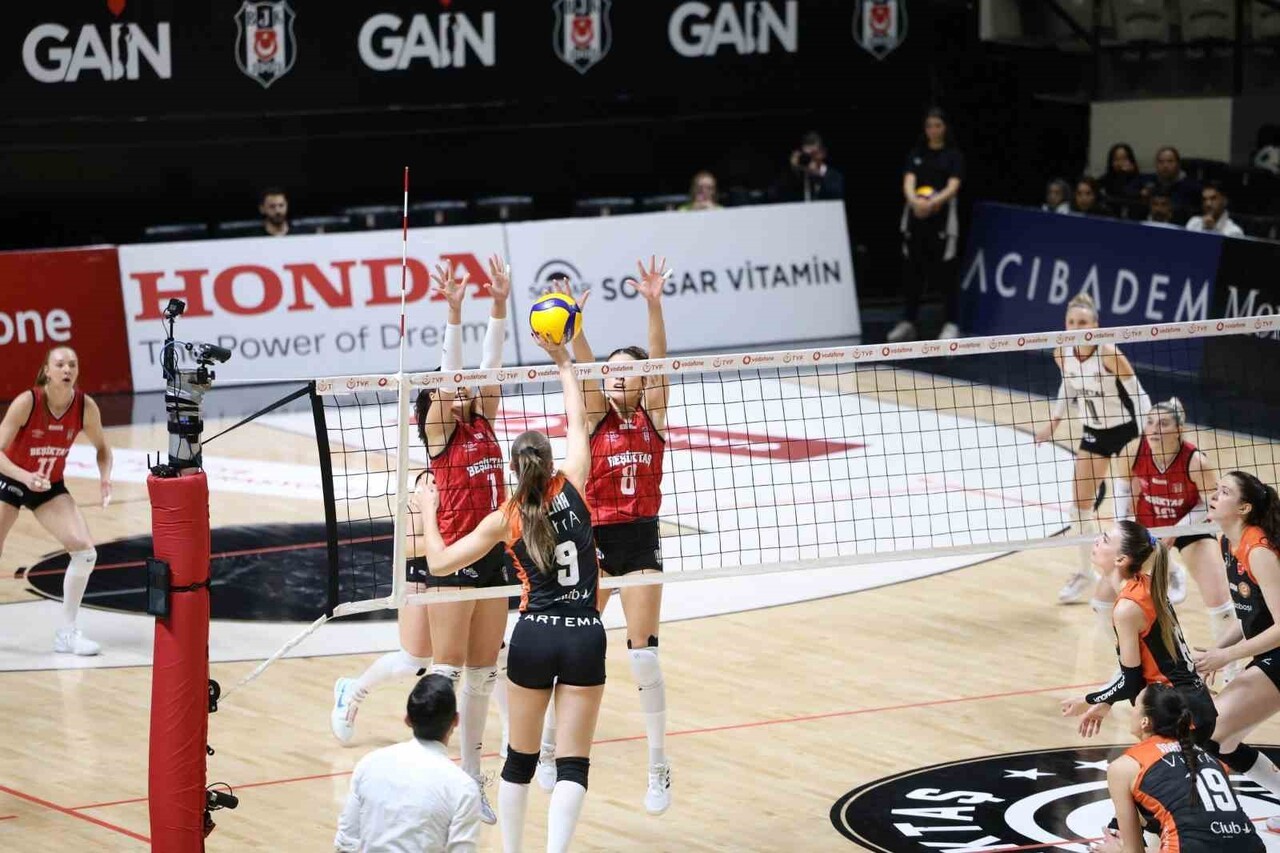 ECZACIBAŞI DYNAVİT, VODAFONE SULTANLAR LİGİ'NİN 10. HAFTASINDA DEPLASMANDA KARŞILAŞTIĞI BEŞİKTAŞ'I...