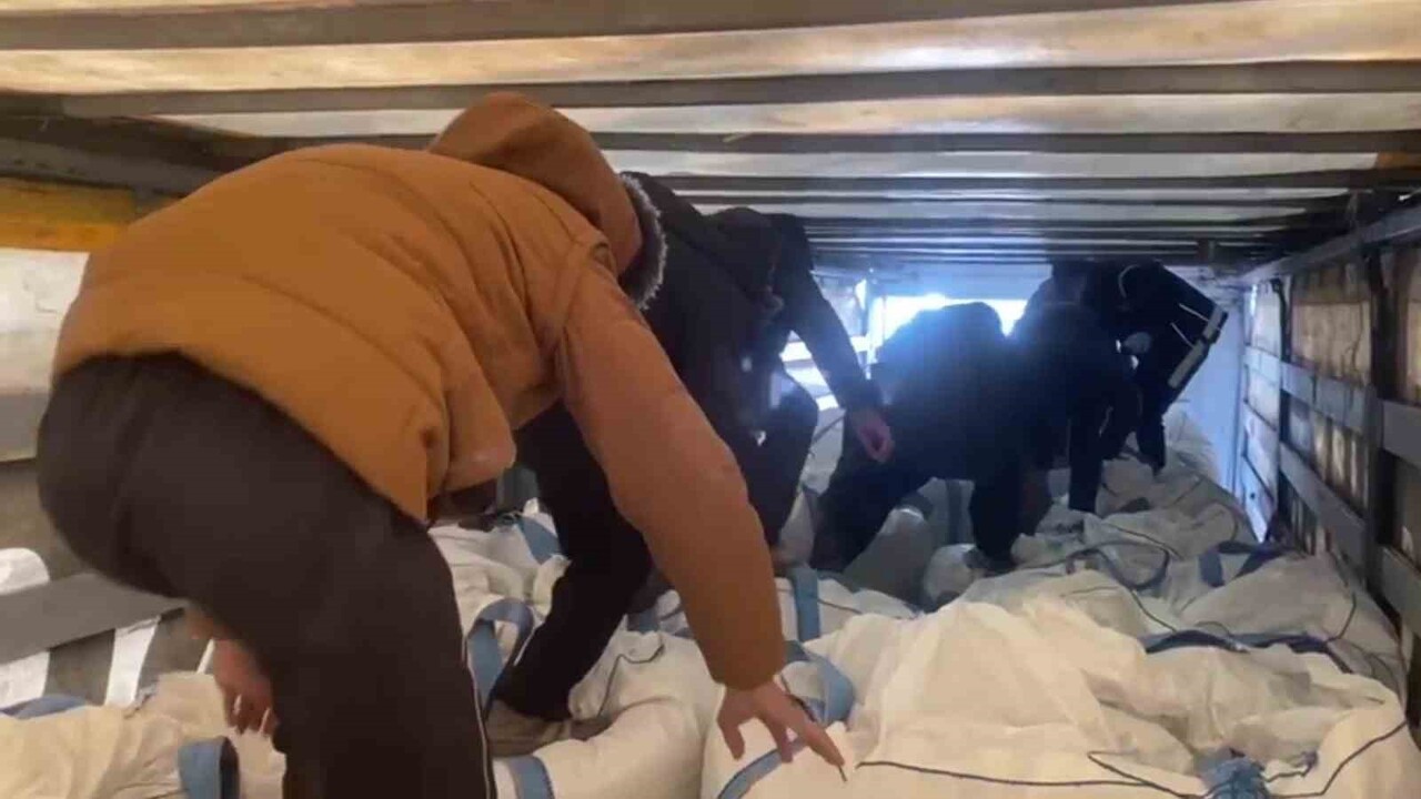 EDİNİLEN BİLGİYE GÖRE, AMASYA EMNİYET MÜDÜRLÜĞÜ GÖÇMEN KAÇAKÇILIĞIYLA MÜCADELE VE HUDUT KAPILARI...