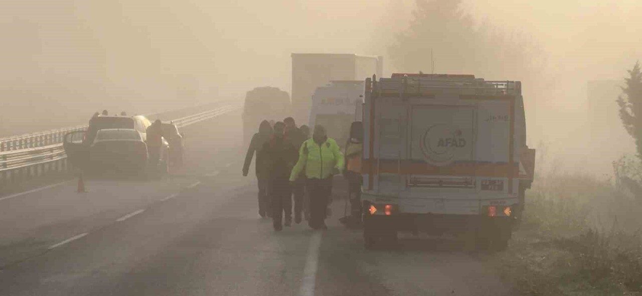 EDİRNE’DE 10 ARAÇLI ZİNCİRLEME KAZA: 5 YARALI