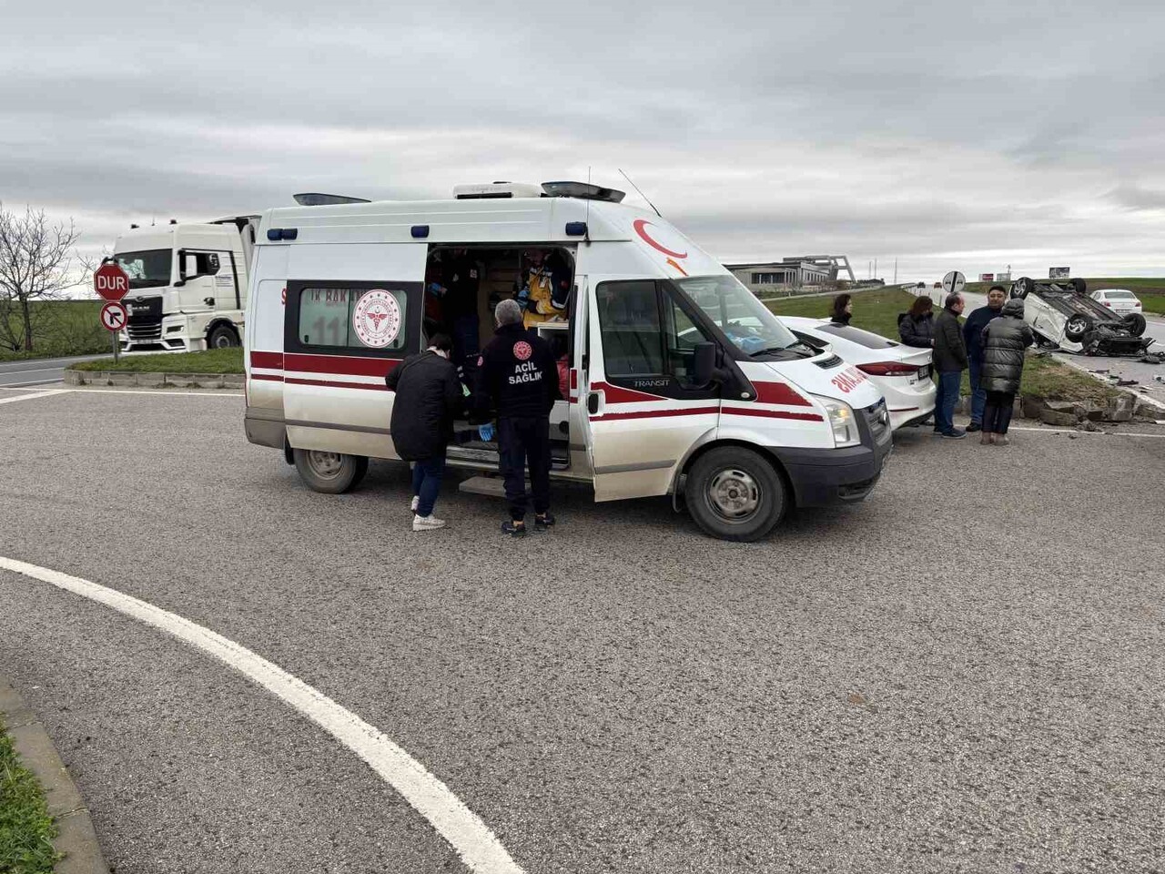 EDİRNE’DE ÇARPIŞAN ARACIN DEFALARCA TAKLA ATTIĞI KAZA KAMERADA