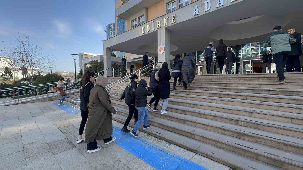 EDİRNE’DE FETÖ ŞÜPHELİLERİ ADLİYEYE SEVK EDİLDİ