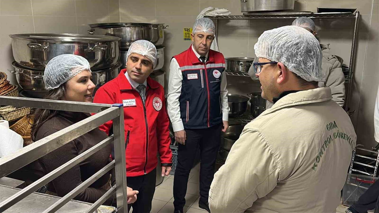 EDİRNE YILBAŞI ÖNCESİNDE ARTAN TÜKETİM HAREKETLİLİĞİ SEBEBİYLE İL GENELİNDE GIDA DENETİMLERİ...