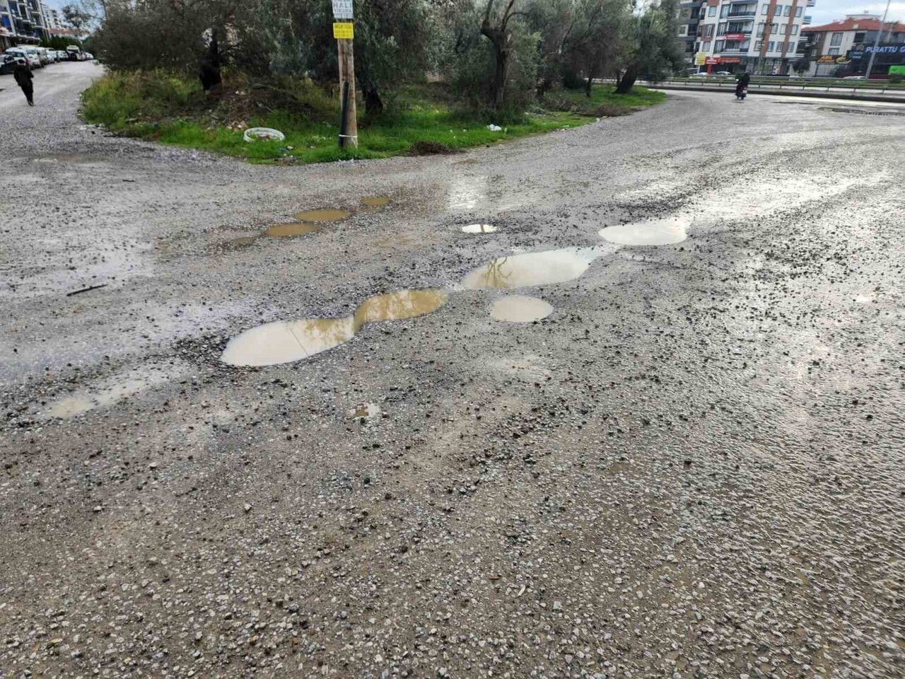 EDREMİT İLÇESİ KADIKÖY MAHALLESİ’NDE ESKİ HAYVAN PAZARI OLARAK BİLİNEN SANAYİ YOLUNDA, EDREMİT...