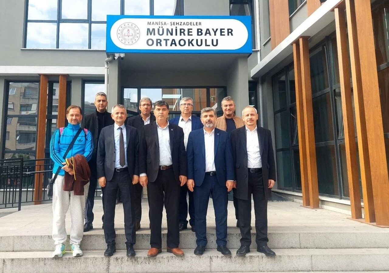 EĞİTİM-BİR-SEN MANİSA 1 NO’LU ŞUBE BAŞKANI AHMET YASAV VE YÖNETİM KURULU ÜYELERİ, ŞEHZADELER VE...