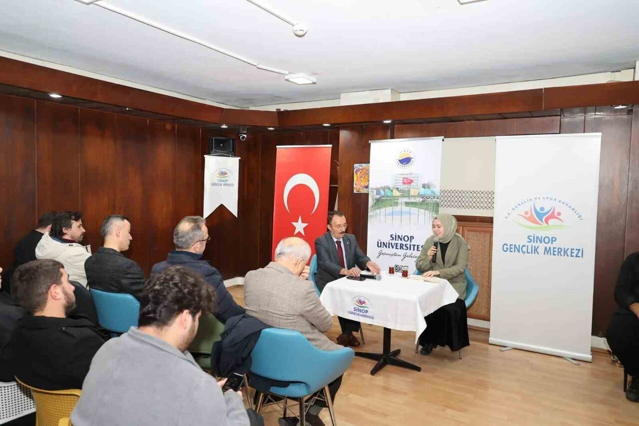 EĞİTİM FAKÜLTESİ DEKAN YARDIMCISI DR. ÖĞR. ÜYESİ ADEM ORAKÇI'NIN MODERATÖRLÜĞÜNDE DÜZENLENEN...