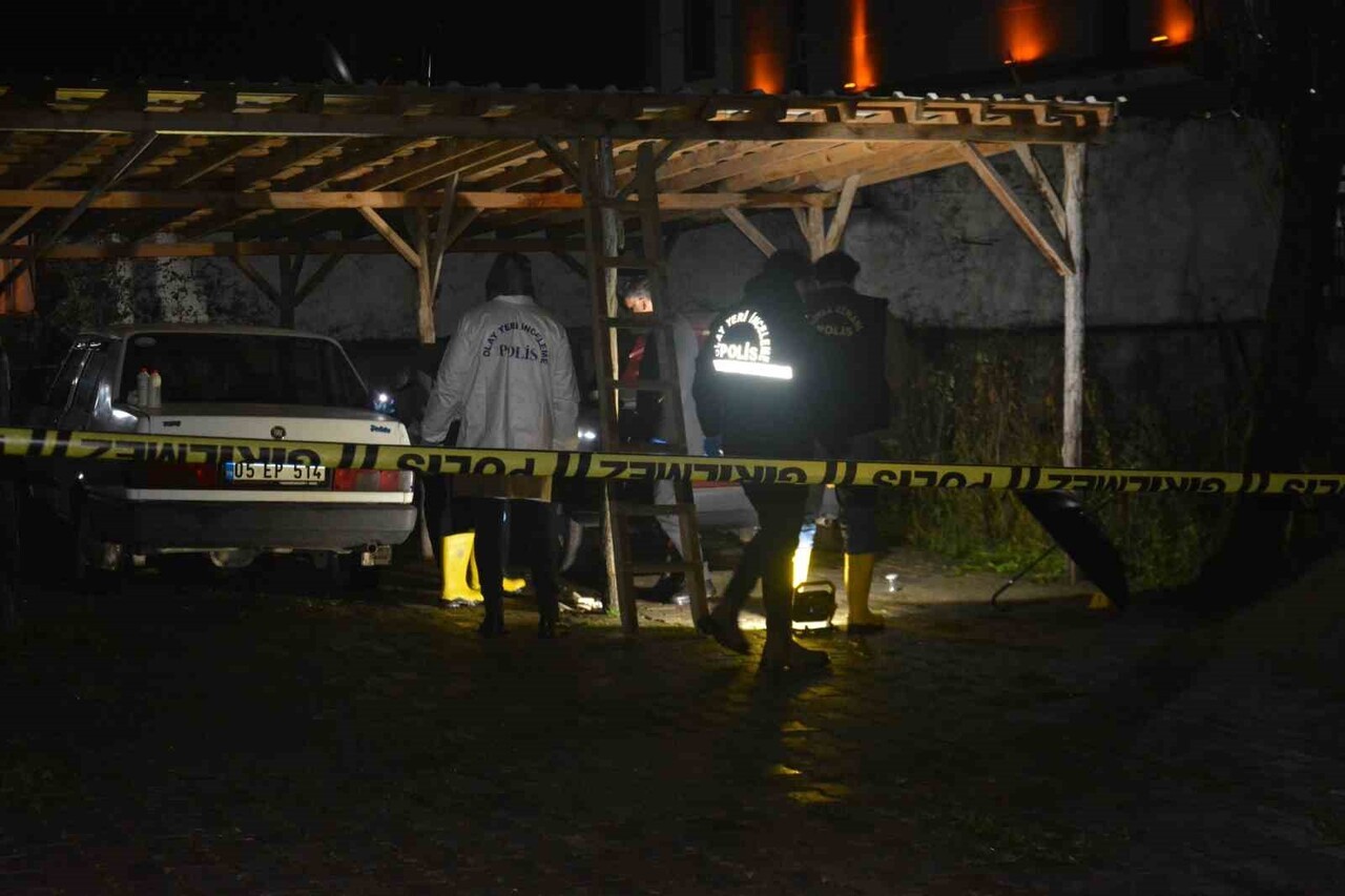 EKİPLER, PATLAYICI MADDENİN ATILDIĞI OTOPARKTA İNCELEMELERDE BULUNDU