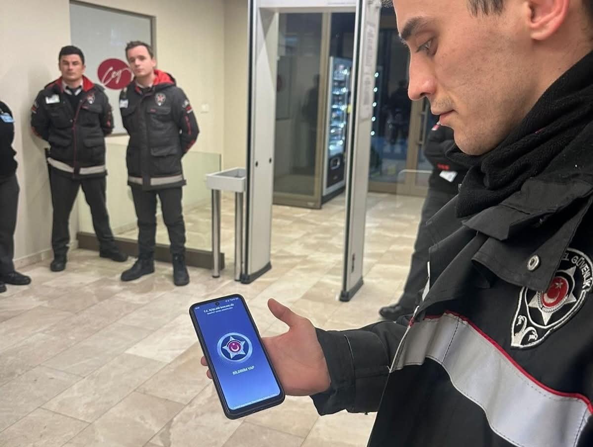 EKİPLER TARAFINDAN YILBAŞI ÖNCESİNDE VATANDAŞLARIN HUZUR VE GÜVENLİĞİNİ SAĞLAMAK AMACIYLA İL...