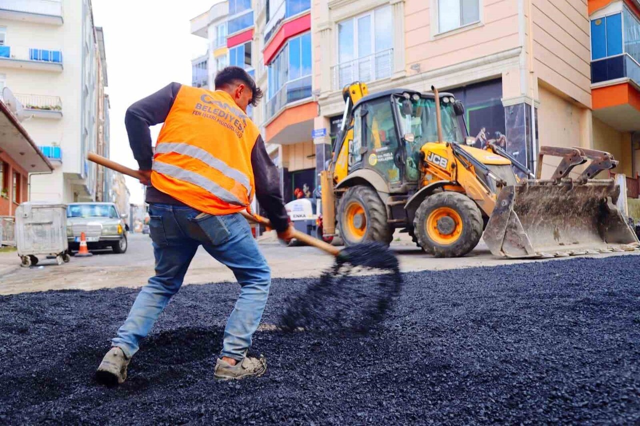 EKİPLERİN YOL YAPIM ÇALIŞMALARI