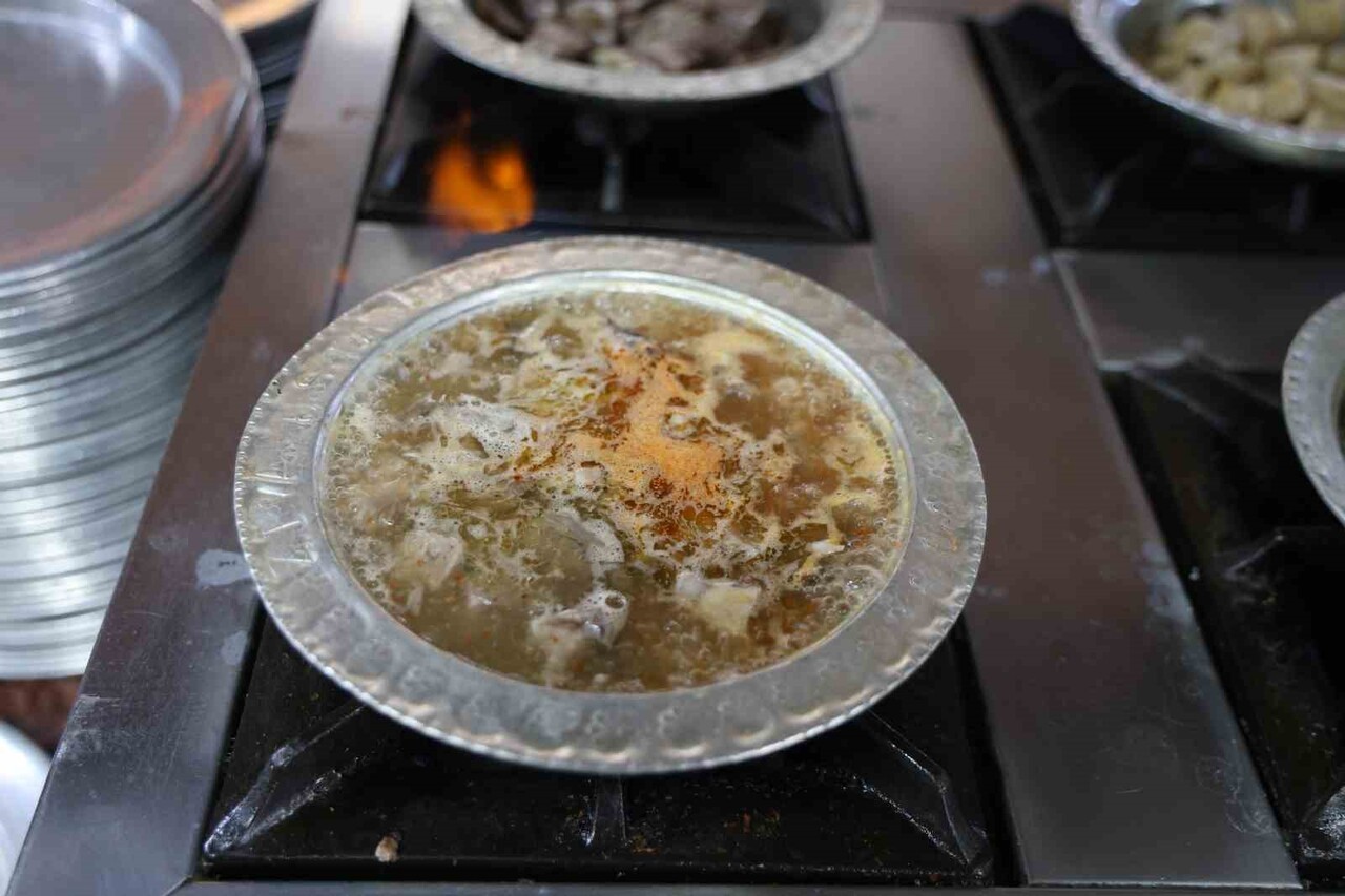 ELAZIĞ'DA HAVALARIN SOĞUMASIYLA BERABER HALK ARASINDA DOĞAL ANTİBİYOTİK OLARAK BİLİNEN KELLE...