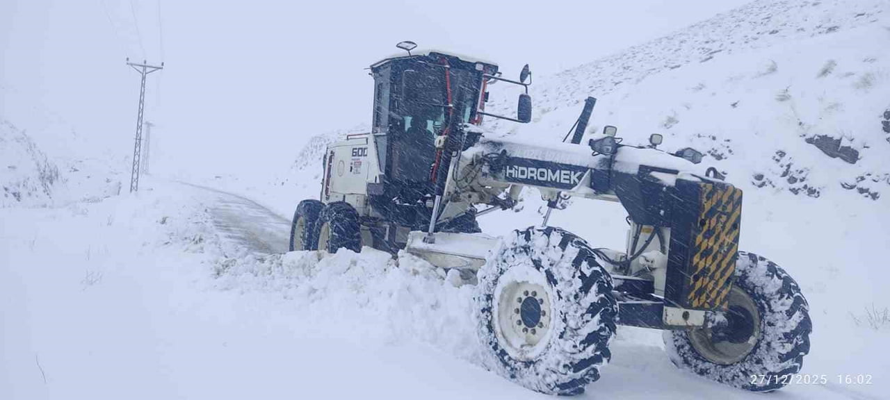 ELAZIĞ'DA KAR YAĞIŞI SONRASINDA KAPANAN 108 KÖY YOLUNUN 57’Sİ AÇILIRKEN, KAPALI KÖY YOLLARINDA...