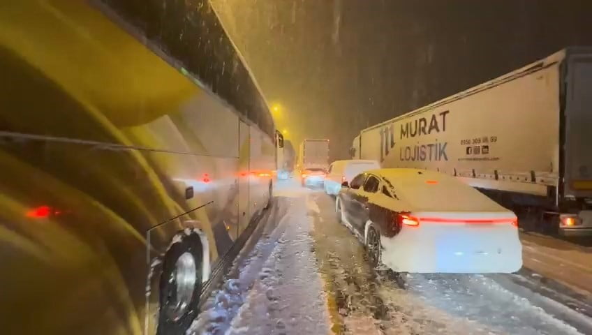 ELAZIĞ’DA SABAH SAATLERİNDE BAŞLAYAN VE ETKİSİNİ SÜRDÜREN KAR YAĞIŞINDAN DOLAYI, ÇOK SAYIDA TIR...