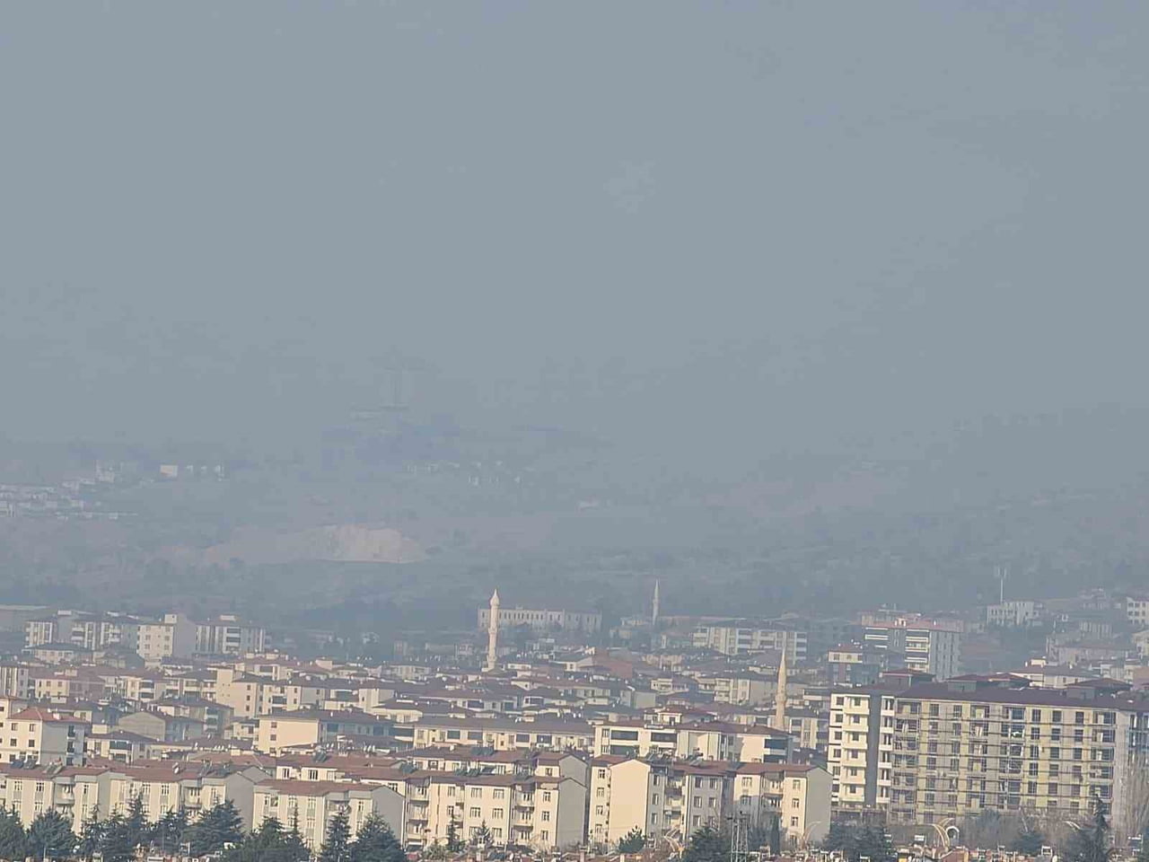 ELAZIĞ’IN YÜKSEK KESİMLERİNDE SİS ETKİLİ OLURKEN, GÖRÜŞ MESAFESİ YER YER 10 METREYE KADAR...