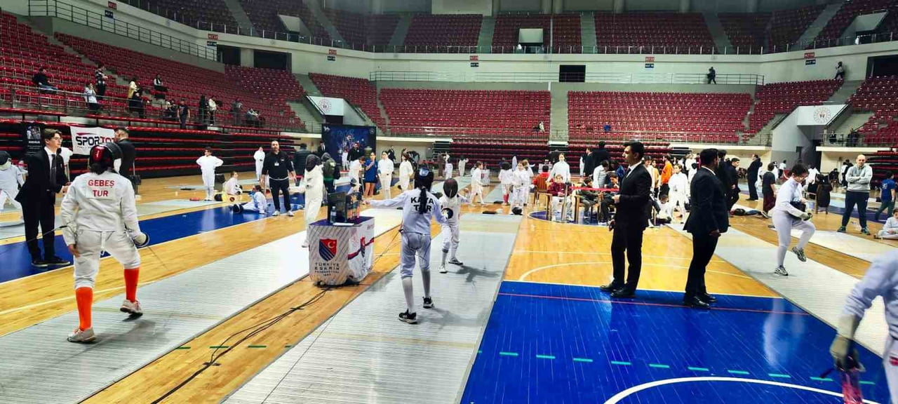 ELAZIĞLI ELİF REYYAN ESKRİMDE TÜRKİYE ŞAMPİYONU