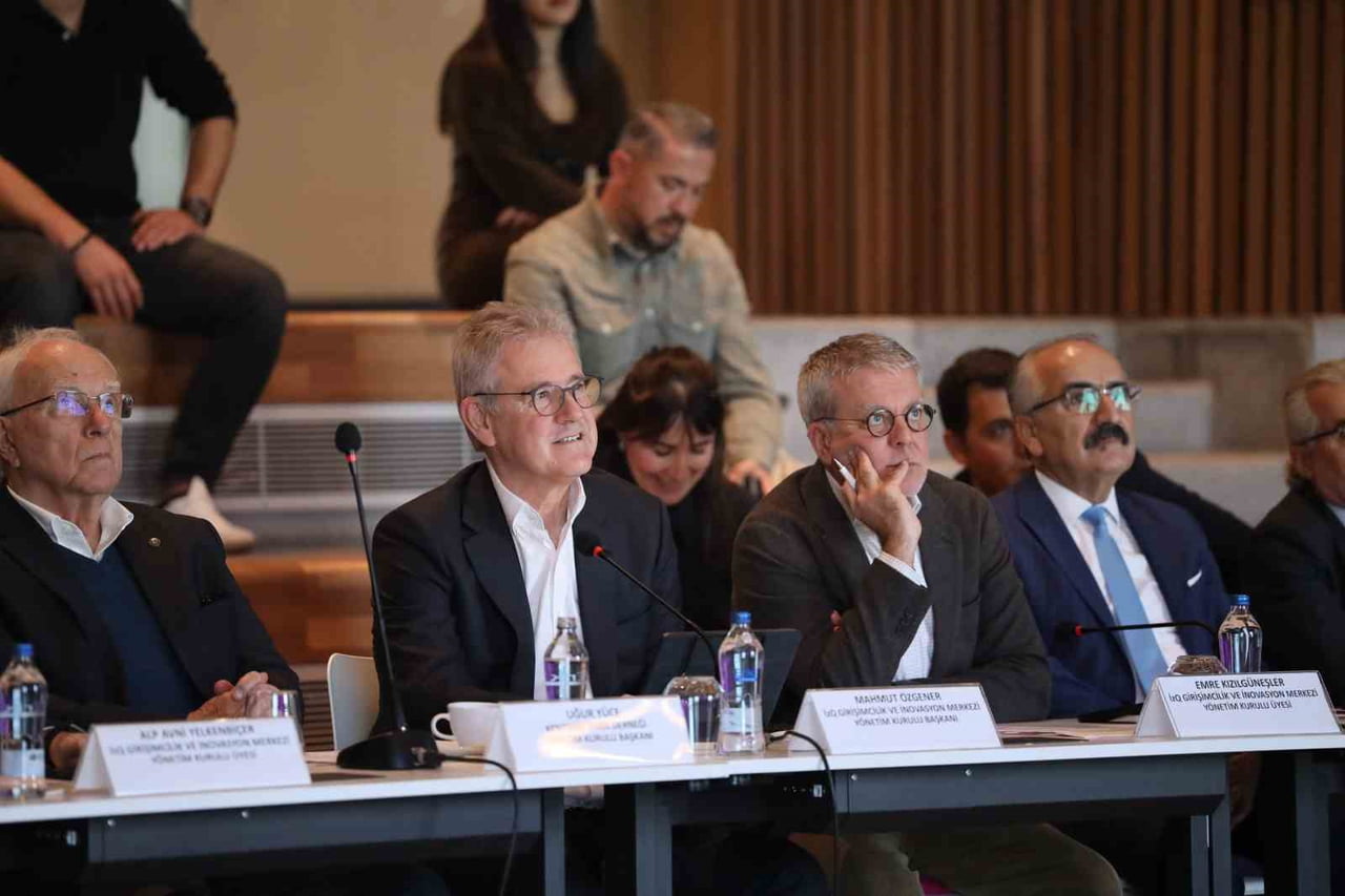 ELDE ETTİĞİ GELİRLE DAR GELİRLİ AİLELERİN ÇOCUKLARINA TEKNOLOJİ EĞİTİMİ VEREN DİJİTAL DENEYİM...