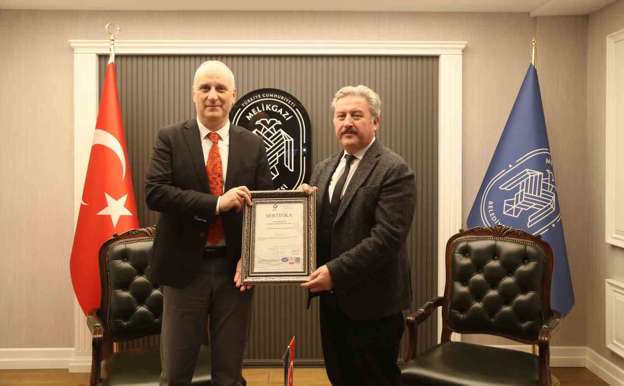 ENERJİ VERİMLİLİĞİ ALANINDA HAYATA GEÇİRDİĞİ ÖRNEK UYGULAMALARLA DİKKAT ÇEKEN MELİKGAZİ...