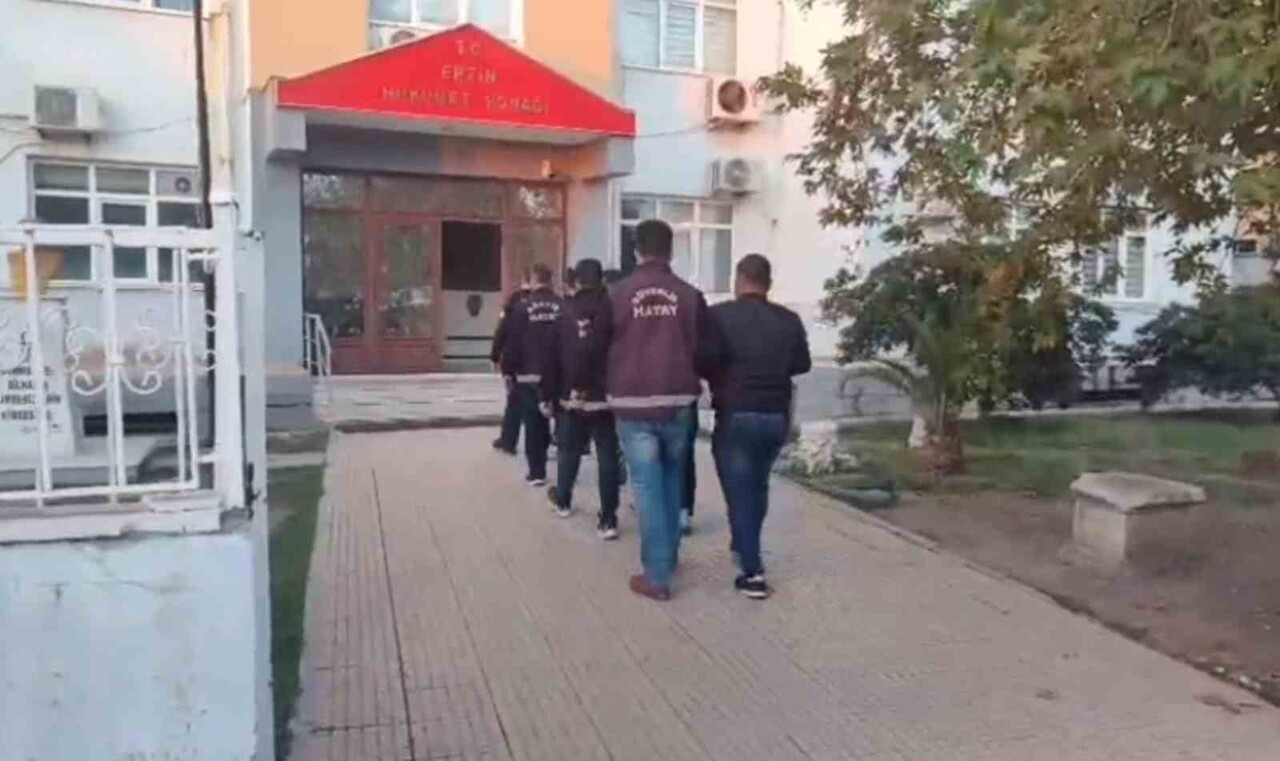 ERZİN’DE HAPİS CEZASI İLE ARANAN 4 KİŞİ TUTUKLANDI