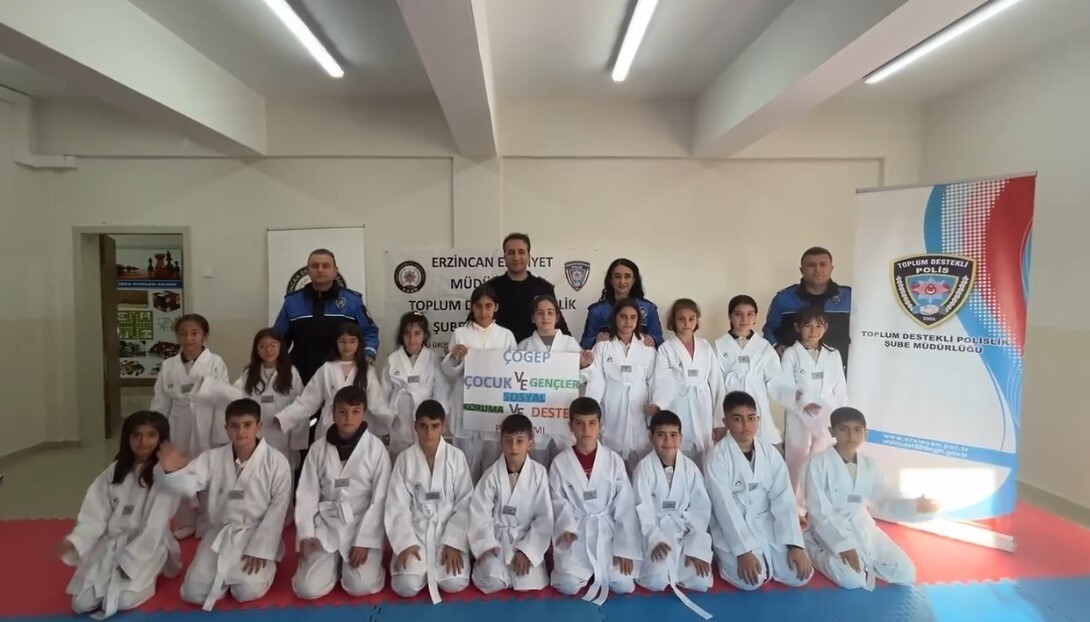 ERZİNCAN’DA "HEP BİRLİKTE AİLEYİZ" PROJESİ KAPSAMINDA ÖĞRENCİLERE TEKVANDO KIYAFETİ...