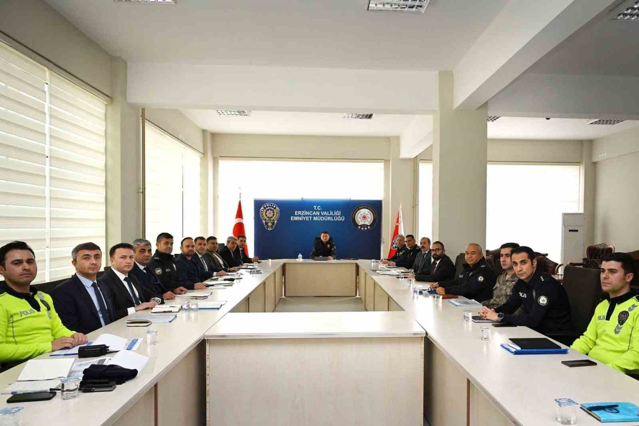 ERZİNCAN EMNİYET MÜDÜRLÜĞÜ TARAFINDAN, YAKLAŞAN YENİ YIL ÖNCESİNDE İL GENELİNDE ALINACAK GÜVENLİK...
