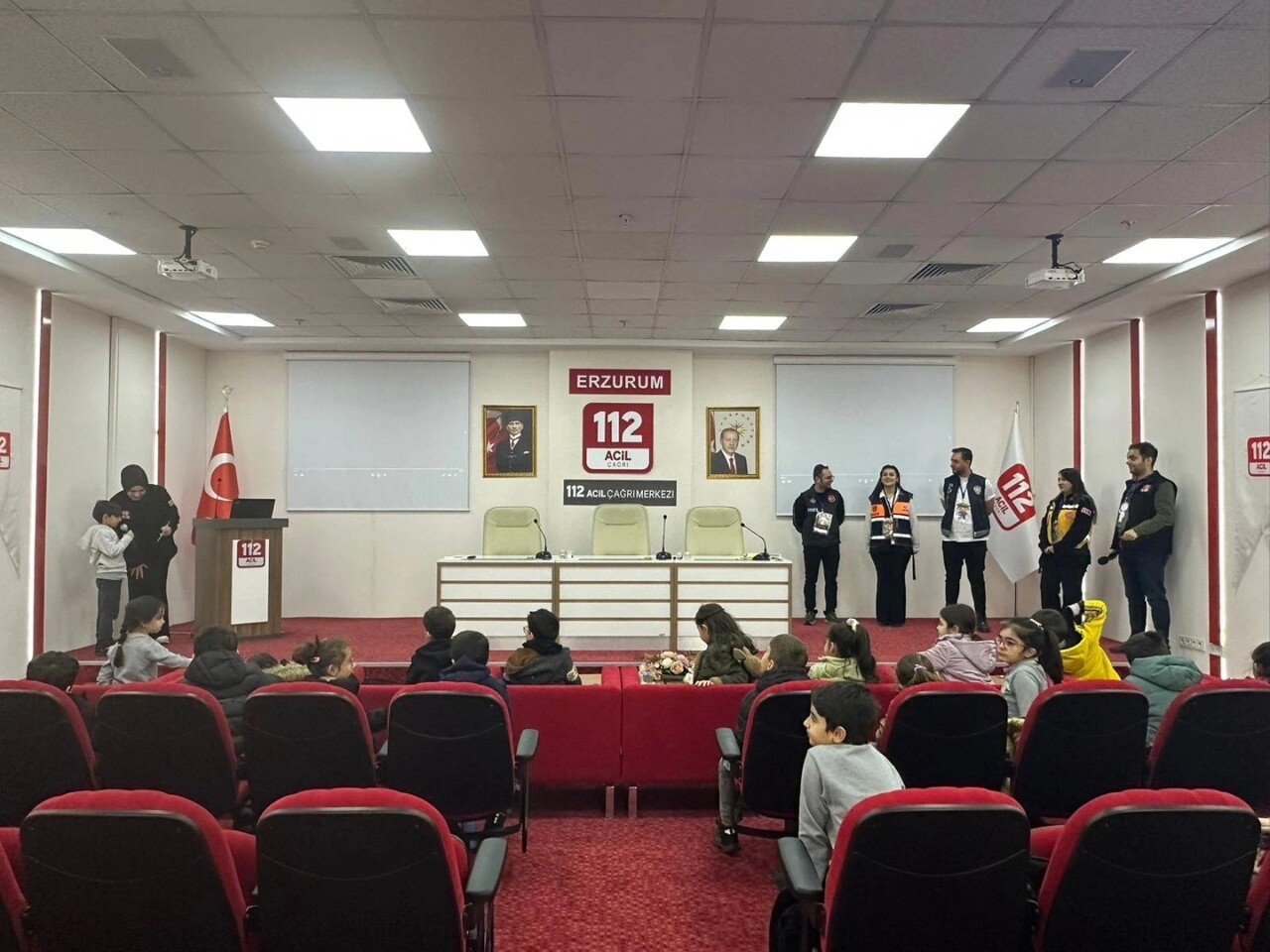 ERZURUM’DA ÇOCUKLARA 112 FARKINDALIĞINI AŞILAMAK AMACIYLA BİR ETKİNLİK DÜZENLENDİ.