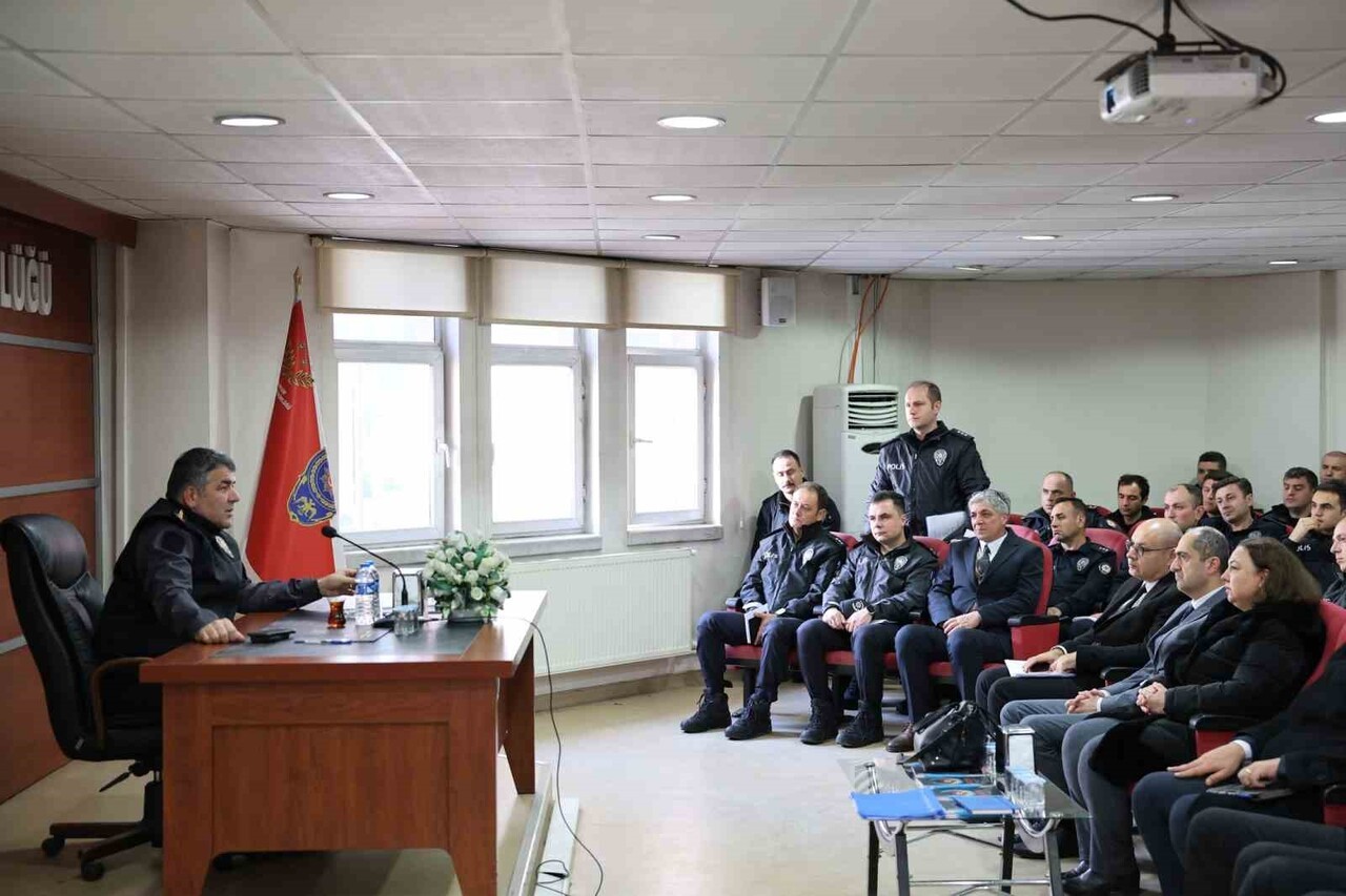 ERZURUM İL EMNİYET MÜDÜRÜ ONUR KARABURUN BAŞKANLIĞINDA, İL EMNİYET MÜDÜR YARDIMCILARI VE TÜM BİRİM...