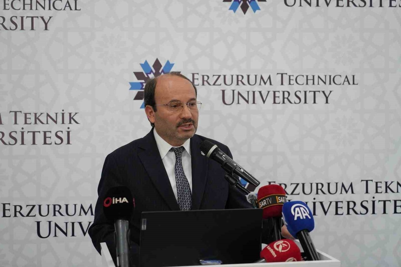 ERZURUM TEKNİK ÜNİVERSİTESİ REKTÖRÜ PROF. DR. BÜLENT ÇAKMAK, 2024-2025 SEZONUNDA 182 ÜNİVERSİTE...