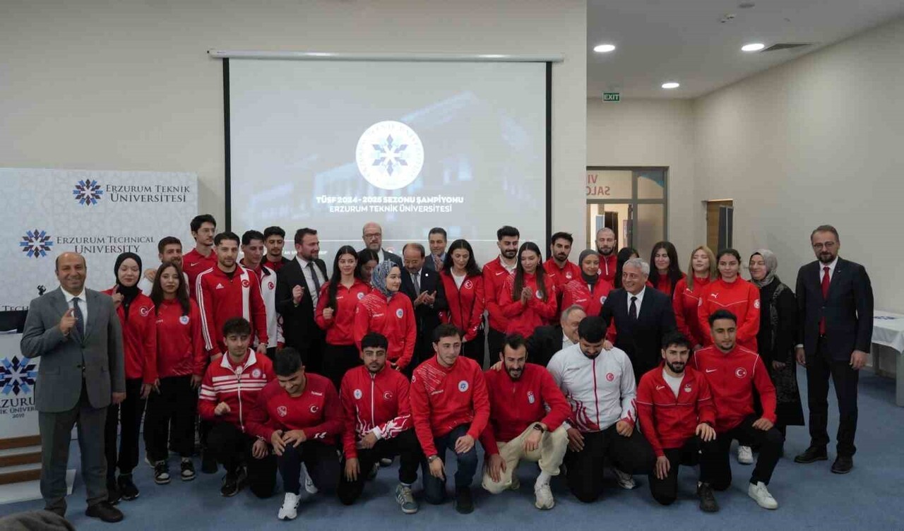 ERZURUM TEKNİK ÜNİVERSİTESİ YAŞAM MERKEZİ’NDE DÜZENLENEN KUTLAMA PROGRAMINA ETÜ REKTÖRÜ PROF. DR....