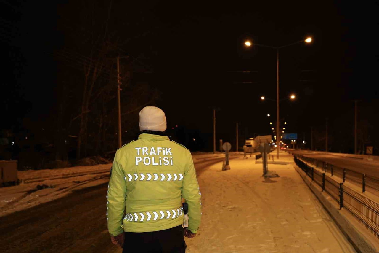 ERZURUM VALİLİĞİ, VATANDAŞLARI YILBAŞINI HUZUR VE GÜVEN ORTAMI İÇERİSİNDE GEÇİRMELERİNİ TEMİN...