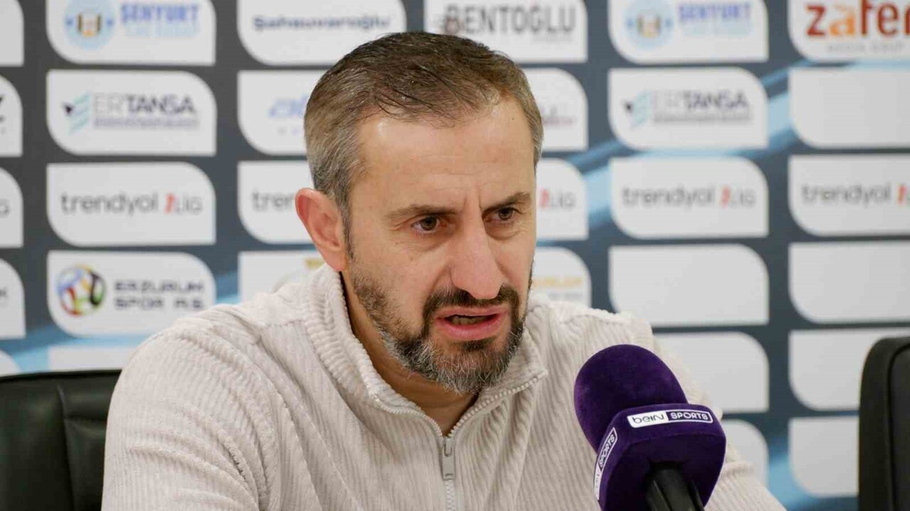 ERZURUMSPOR FK TEKNİK DİREKTÖRÜ SERKAN ÖZBALTA, BODRUM FK MAÇINDA FUTBOLCULARININ PES ETMEMESİNDEN...