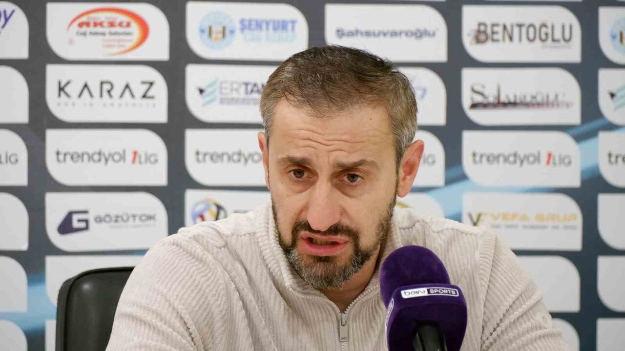 ERZURUMSPOR FK TEKNİK DİREKTÖRÜ SERKAN ÖZBALTA, BODRUM FK MAÇINDA FUTBOLCULARININ PES ETMEMESİNDEN...