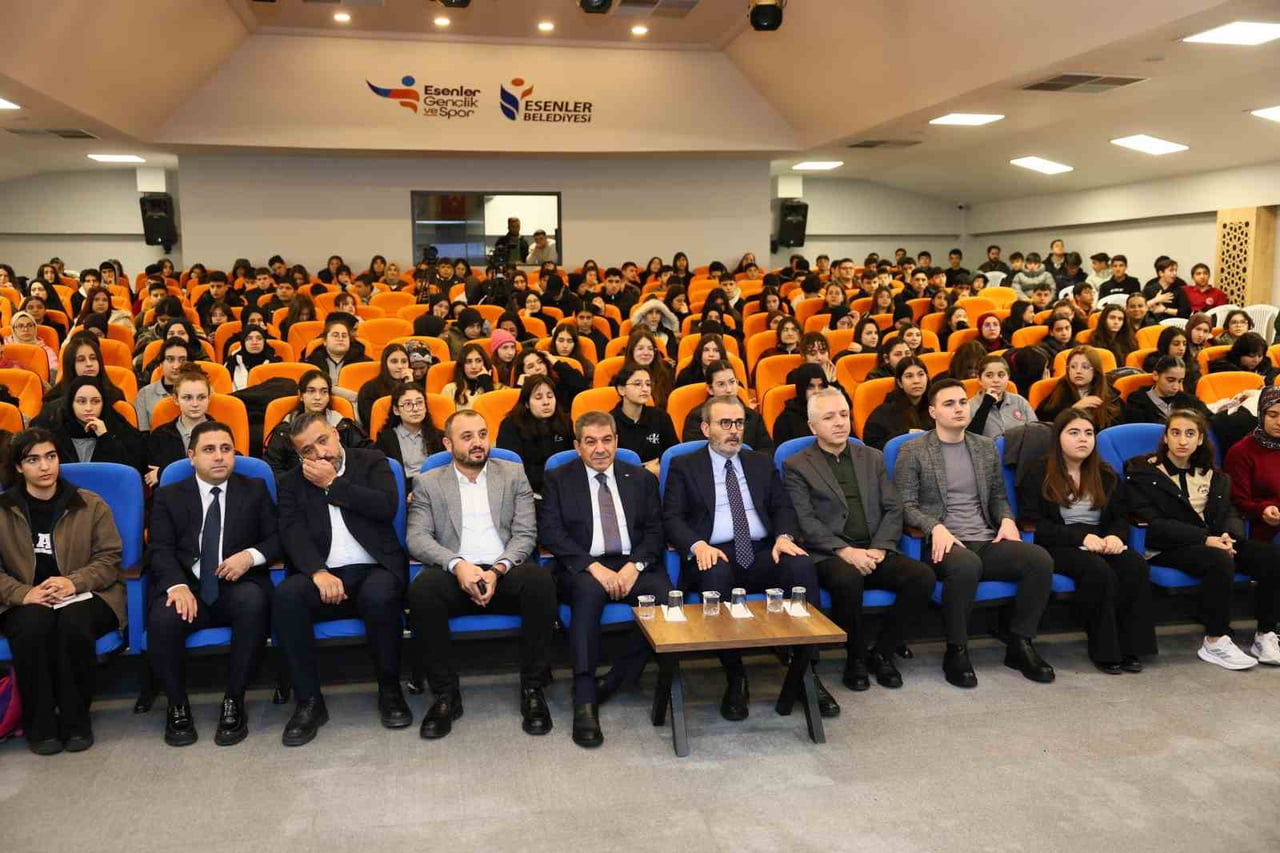 ESENLER BELEDİYESİ, ESENLER GENÇLİK MERKEZİ'NDE "ROL MODEL VE ETKİ BİLİNCİ" ATÖLYESİ...