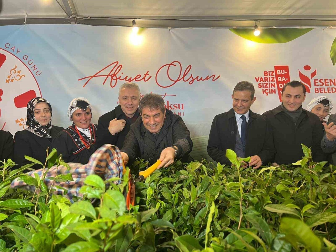 ESENLER’DE ULUSLARARASI DÜNYA ÇAY GÜNÜ COŞKUSU: VATANDAŞLARA 55 ÇEŞİT ÇAY İKRAM...