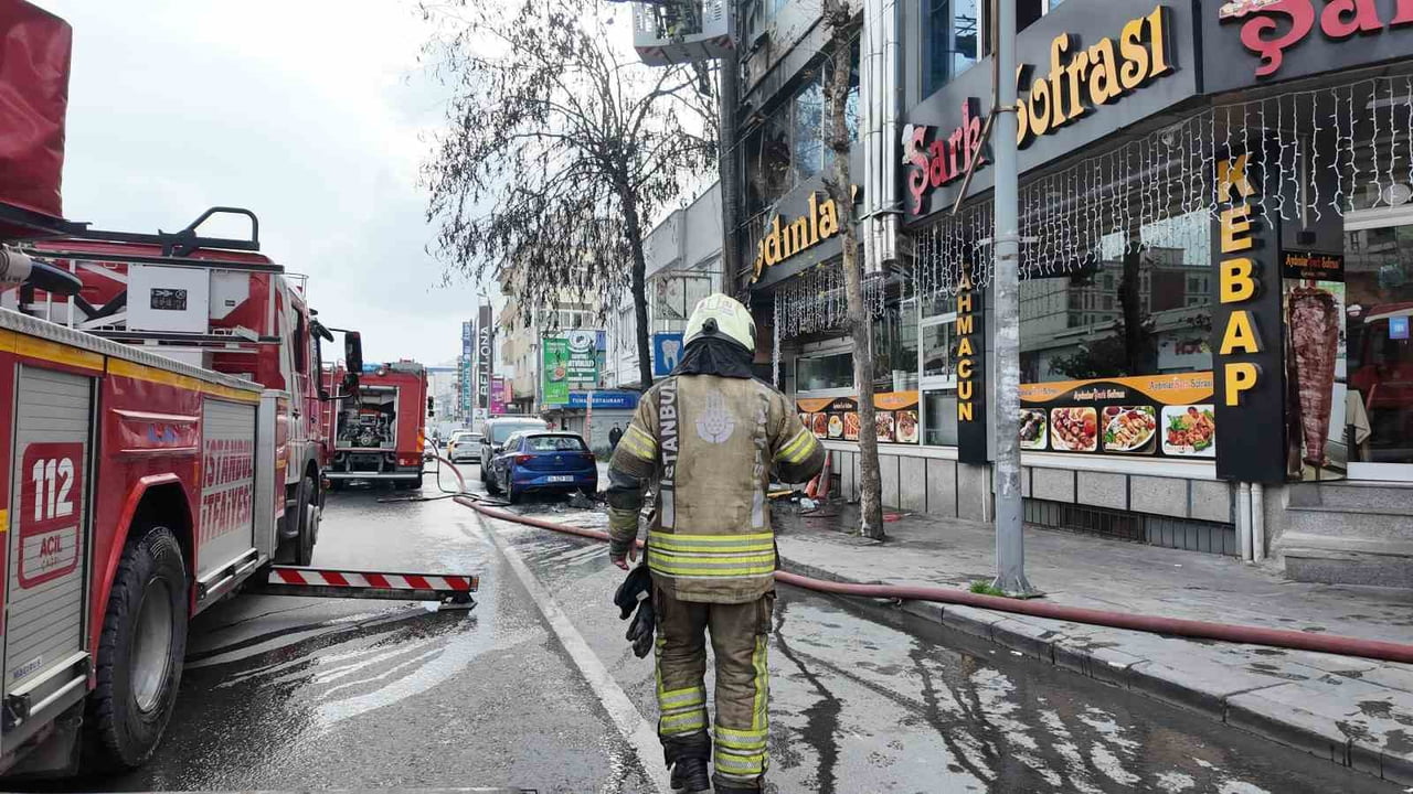 ESENYURT'TA İŞ HANINDA KORKUTAN YANGIN