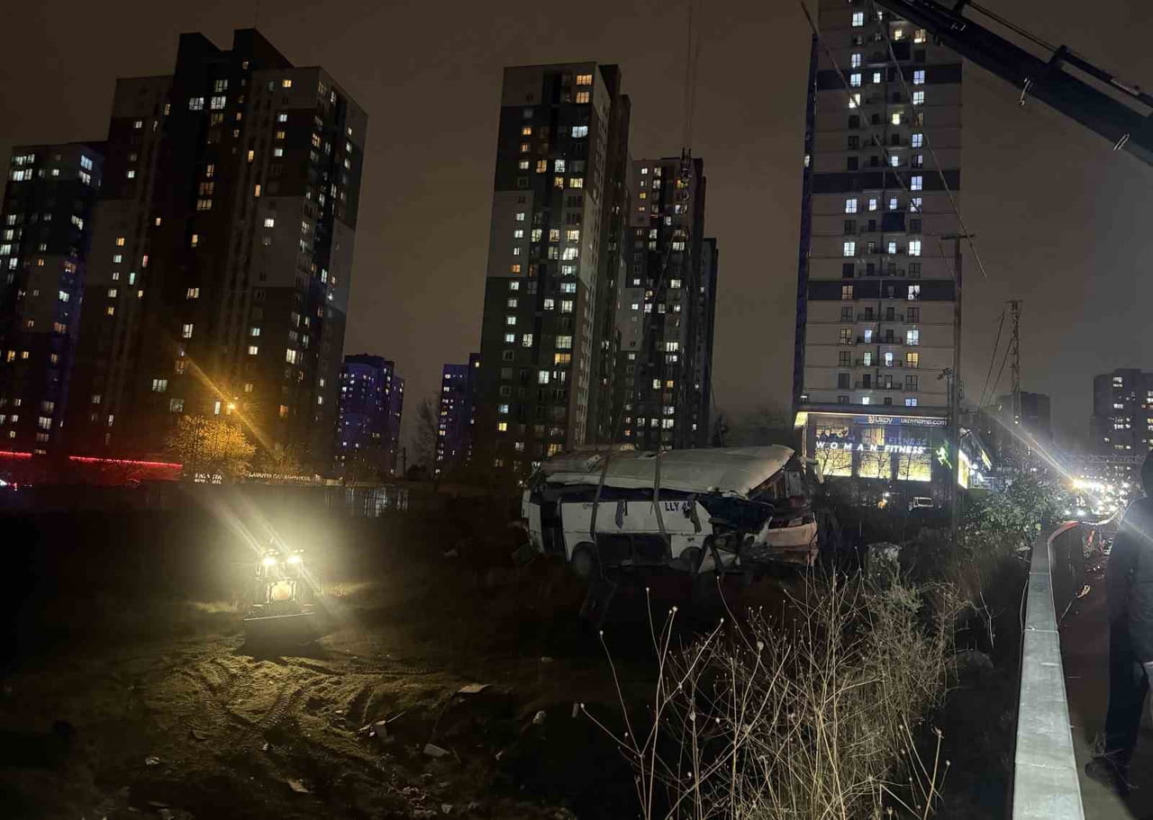 ESENYURT'TA KONTROLDEN ÇIKARAK ŞARAMPOLE YUVARLANAN VE 4 KİŞİNİN ÖLÜMÜYLE SONUÇLANAN KAZAYA...